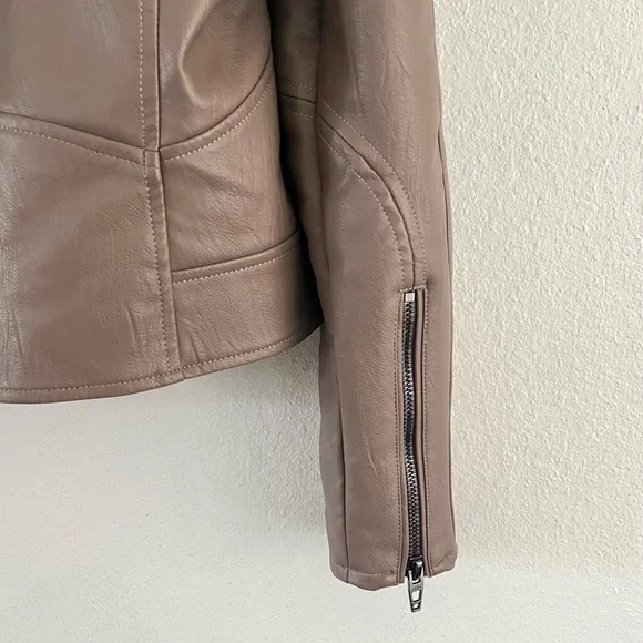 NWOT Blank NYC Taupe Vegan Moto Leather Jacket w Hoodie* - Picture 4 of 6
